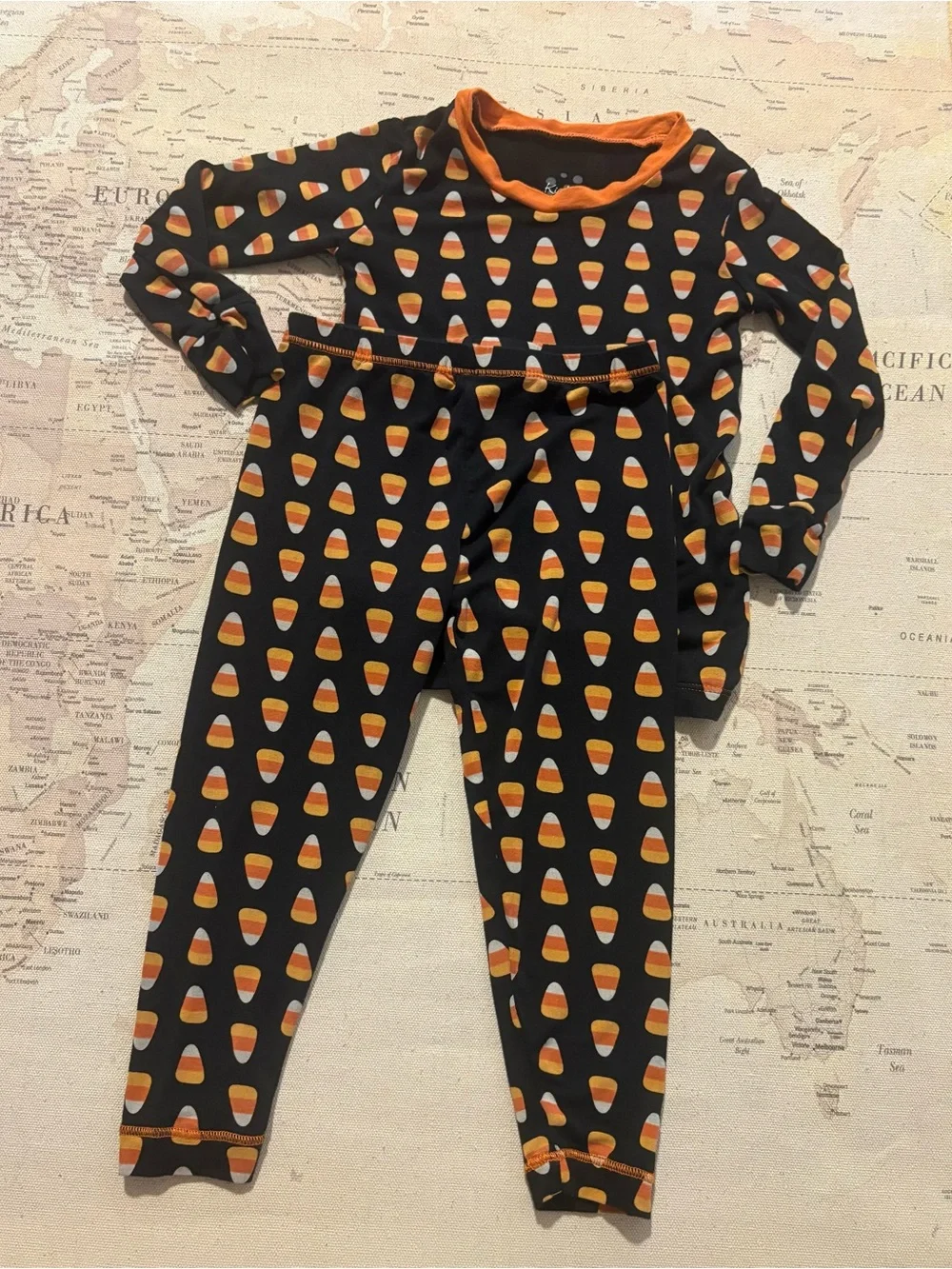 Kickee Pants Spooktacular Pajama Set Size 2T “Midnight Candy Corn”